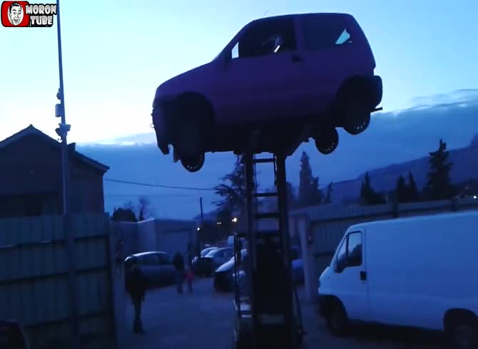 Video :Tito plays crazily with a vehicle crash and a forklift